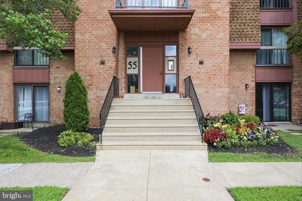 Property Slideshow image 2 of 34 | 55204 delaire landing rd 204, Philadelphia, PA, 19114