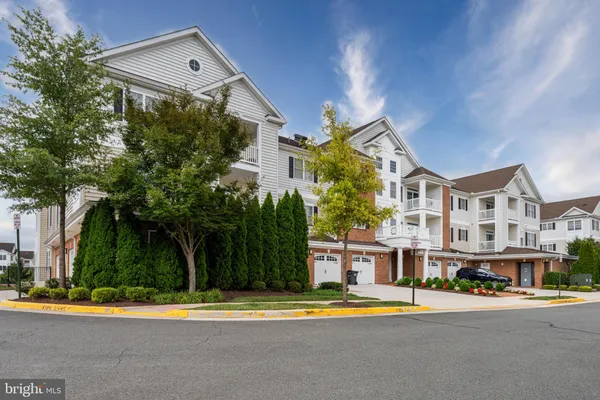 Property Slideshow image 3 of 35 | 15110 heather mill ln 307, Haymarket, VA, 20169