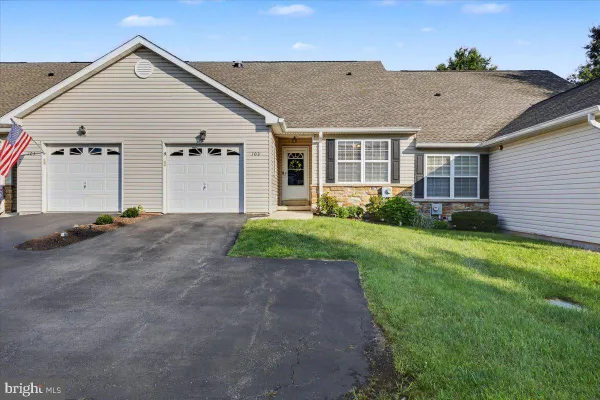 Property Slideshow image 2 of 34 | 103 madison ct, Royersford, PA, 19468