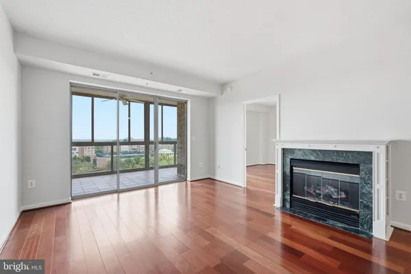 Property Slideshow image 3 of 25 | 19355 cypress ridge ter 408, Leesburg, VA, 20176