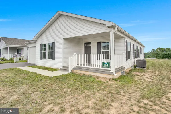 Property Slideshow image 2 of 32 | 114 glenridge dr, Carlisle, PA, 17015