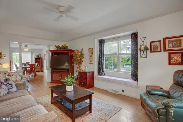 Property Slideshow image 2 of 31 | 2 redbud dr, Mechanicsburg, PA, 17050