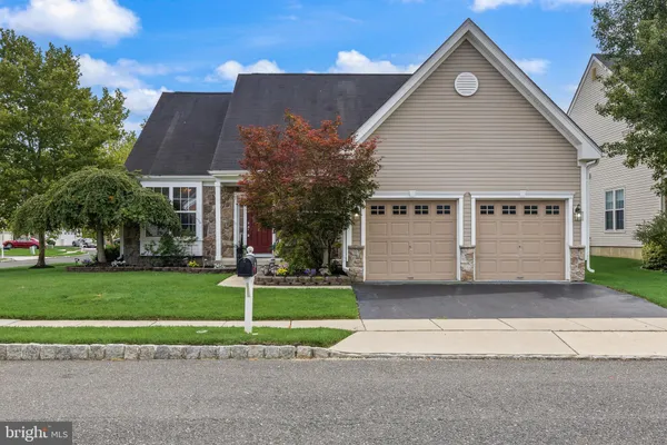 Property Slideshow image 2 of 26 | 33 hibiscus dr, Marlton, NJ, 08053