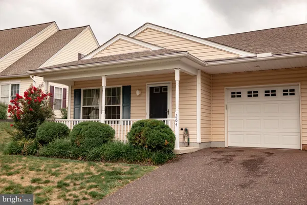 Property Slideshow image 3 of 16 | 264 e harmony dr 99, Pottstown, PA, 19464