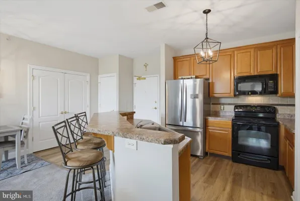 Property Slideshow image 3 of 23 | 1000 fountainview cir 407, Newark, DE, 19713