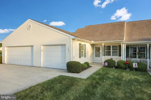 Property Slideshow image 3 of 25 | 1403 chami dr 5, Spring Grove, PA, 17362