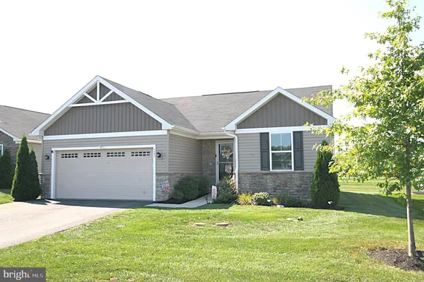 Property Slideshow image 2 of 28 | 323 steeplechase ln, Pottstown, PA, 19464