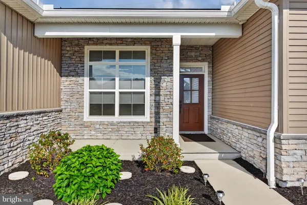Property Slideshow image 2 of 37 | 766 aurora dr, Mechanicsburg, PA, 17055