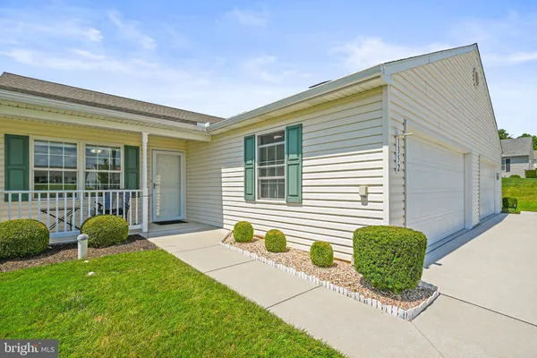 Property Slideshow image 2 of 33 | 1352 pleasant view dr 80, Spring Grove, PA, 17362