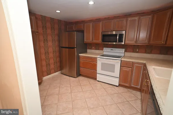 Property Slideshow image 3 of 47 | 8200 centennial sta 820, Warminster, PA, 18974