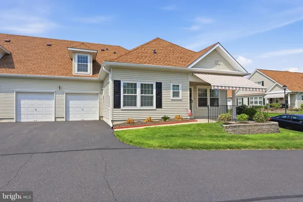 Property Slideshow image 3 of 37 | 52 avenrowe ct, Fairless Hills, PA, 19030