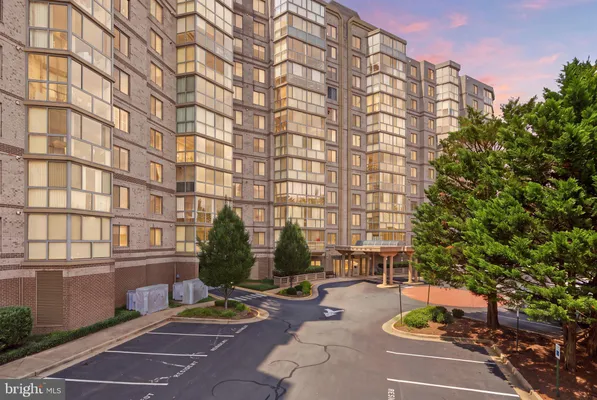 Property Slideshow image 2 of 40 | 19385 cypress ridge ter 1122, Leesburg, VA, 20176