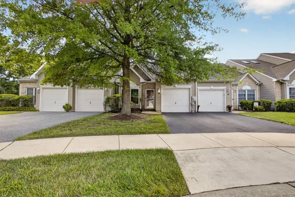 Property Slideshow image 2 of 42 | 626 kendall dr, Bear, DE, 19701