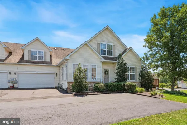 Property Slideshow image 2 of 45 | 1032 burgundy cir, Pennsburg, PA, 18073