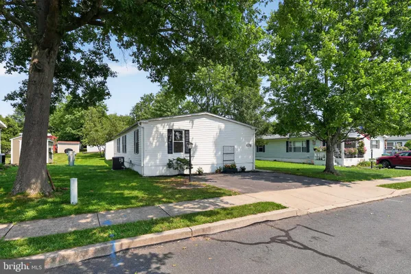 Property Slideshow image 2 of 33 | 678 walnut ct, Red Hill, PA, 18076