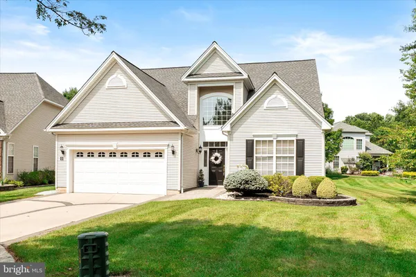 Property Slideshow image 2 of 49 | 11 lucaya cir, Hamilton, NJ, 08691