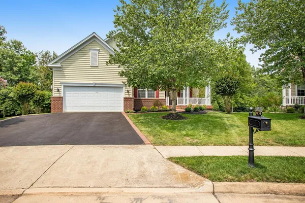 Property Slideshow image 3 of 69 | 9450 raith ct, Bristow, VA, 20136