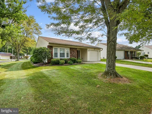 Property Slideshow image 2 of 27 | 102 deep hollow cir, Columbus, NJ, 08022