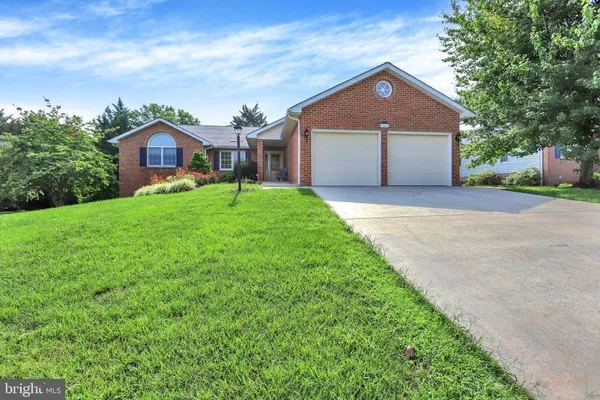 Property Slideshow image 2 of 27 | 7041 augusta national, Fayetteville, PA, 17222