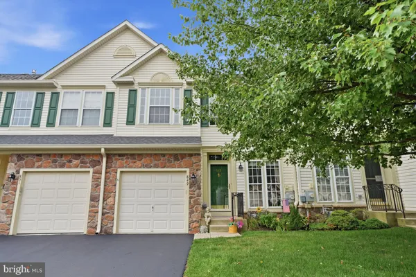 Property Slideshow image 2 of 34 | 849 geranium dr, Warrington, PA, 18976