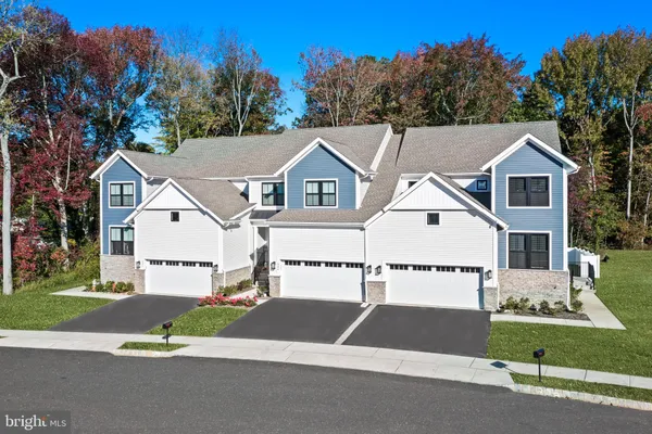 Property Slideshow image 2 of 63 | 5 sportsman blvd, Hamilton, NJ, 08690