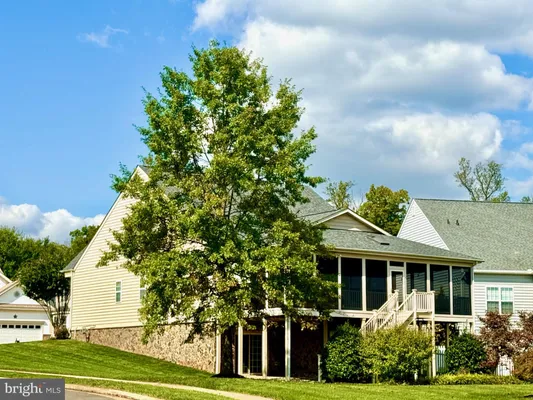 Property Slideshow image 3 of 63 | 6005 piney grove way, Gainesville, VA, 20155