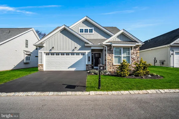 Property Slideshow image 2 of 36 | 99 federal dr, Mechanicsburg, PA, 17050