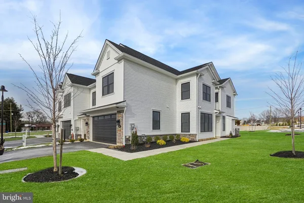Property Slideshow image 2 of 35 | 506 mcnaney farm dr # 27, Warrington, PA, 18976