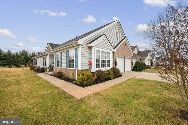 Property Slideshow image 2 of 37 | 136 sandpiper ln, West Deptford, NJ, 08086