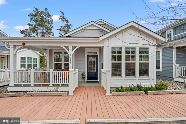 Property Slideshow image 2 of 60 | 1022 railroad ave # 4, Falls Church, VA, 22046