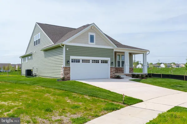 Property Slideshow image 2 of 74 | 114 austrian pine ct, Middletown, DE, 19709