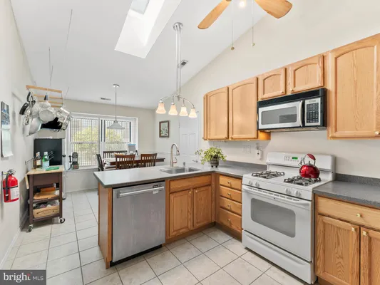 Property Slideshow image 2 of 31 | 2 windmill ct, Columbus, NJ, 08022
