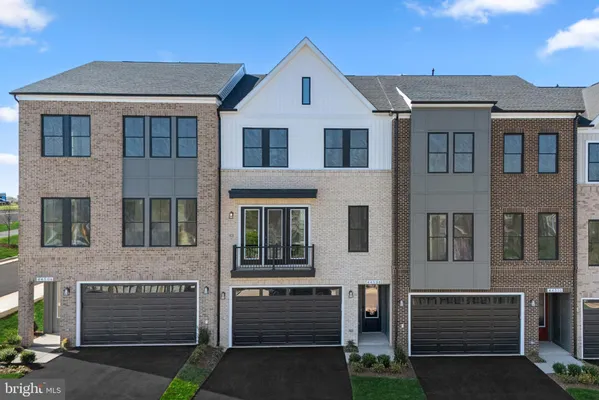 Property Slideshow image 2 of 45 | 44508 lowestoft sq, Ashburn, VA, 20147