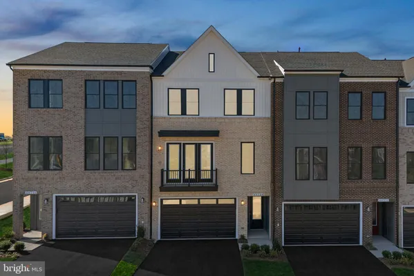 Property Slideshow image 3 of 45 | 44508 lowestoft sq, Ashburn, VA, 20147