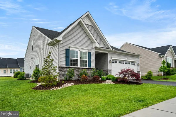 Property Slideshow image 2 of 37 | 532 christiana manor dr, West Grove, PA, 19390