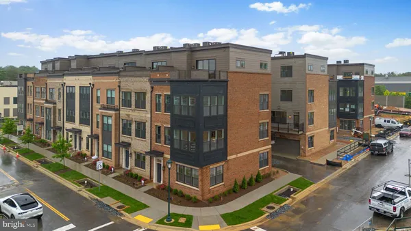 Property Slideshow image 3 of 51 | 1121 polaris rd, Potomac, MD, 20854