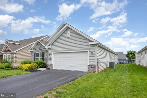 Property Slideshow image 3 of 38 | 226 loyal dr, Mechanicsburg, PA, 17050