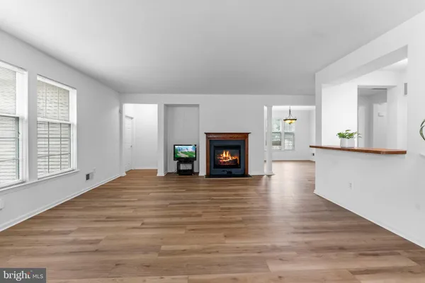 Property Slideshow image 3 of 39 | 4 brakeman ct, Hightstown, NJ, 08520