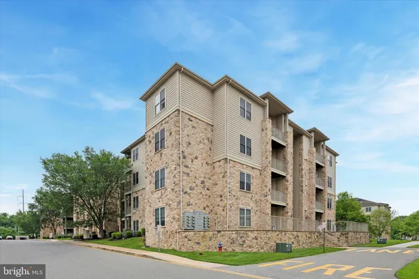 Property Slideshow image 3 of 25 | 3000 fountainview cir # 3206, Newark, DE, 19713