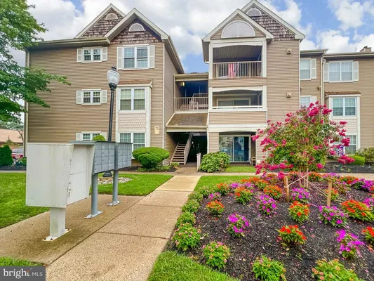 Property Slideshow image 3 of 32 | 72203 delaire landing rd 203, Philadelphia, PA, 19114