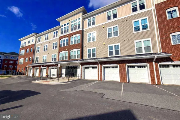 Property Slideshow image 2 of 37 | 3720 havertill ln unit 407, Woodbridge, VA, 22193