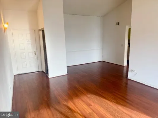 Property Slideshow image 3 of 16 | 15211 elkridge way 94-3c, Silver Spring, MD, 20906