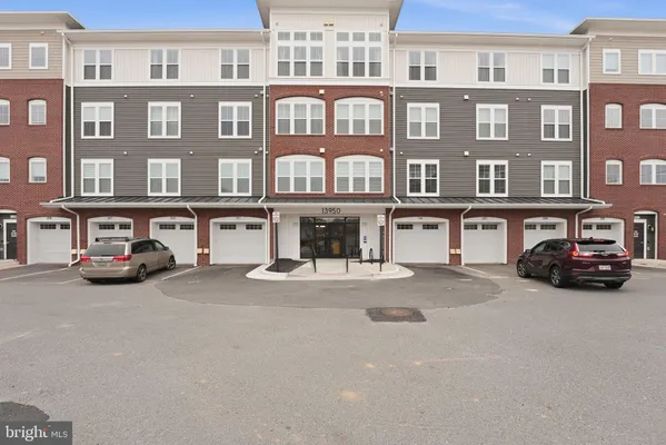 Property Slideshow image 2 of 36 | 13950 englefield dr unit 302, Woodbridge, VA, 22193