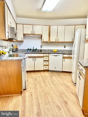 Property Slideshow image 3 of 49 | 15115 interlachen dr 3-603, Silver Spring, MD, 20906