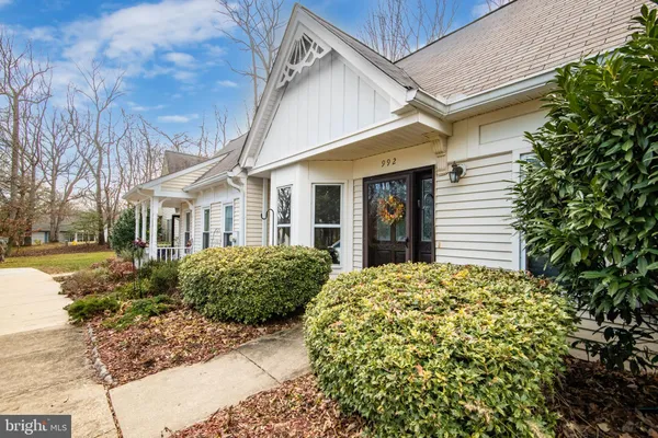Property Slideshow image 2 of 35 | 992 riversedge cir, Annapolis, MD, 21401