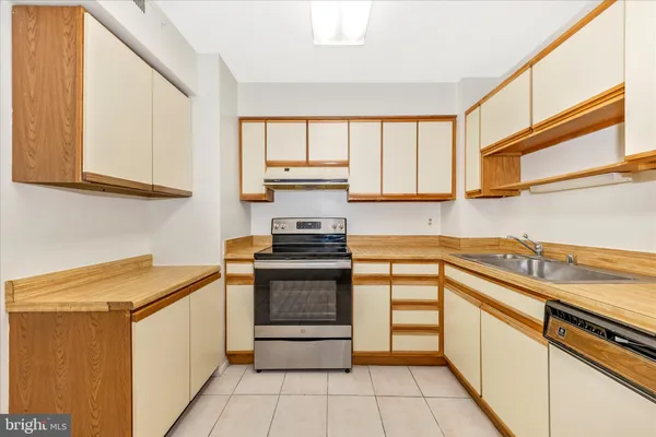 Property Slideshow image 3 of 70 | 3330 n leisure world blvd 5-721, Silver Spring, MD, 20906