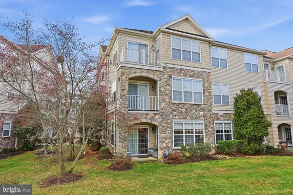 Property Slideshow image 2 of 29 | 2103 knox ct # 2103, Warwick, PA, 18974