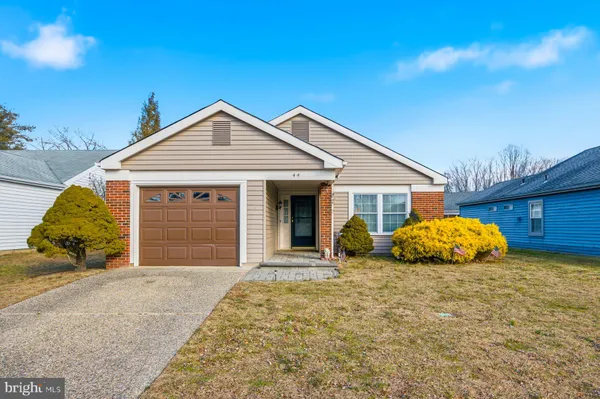 Property Slideshow image 2 of 36 | 44 new castle dr, Southampton, NJ, 08088