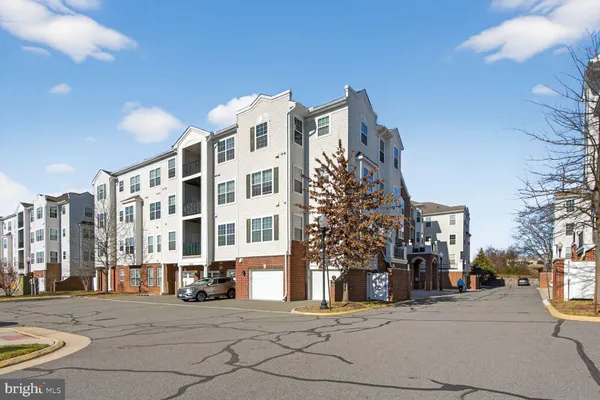 Property Slideshow image 2 of 116 | 9202 charleston dr 307, Manassas, VA, 20110