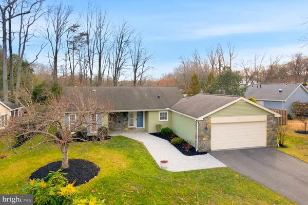 Property Slideshow image 2 of 39 | 847 woodmont rd, Annapolis, MD, 21401